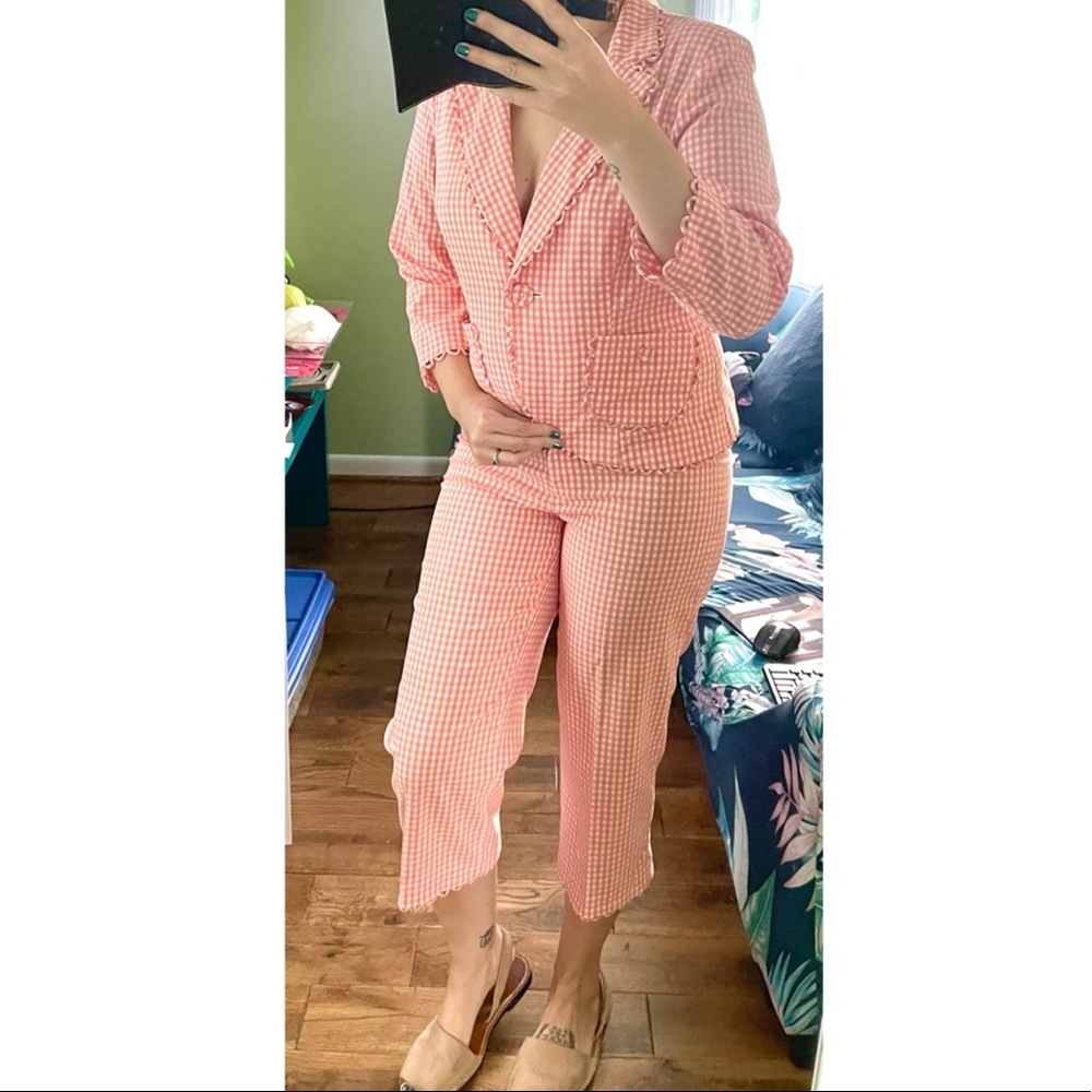Vintage peach Gingham capris